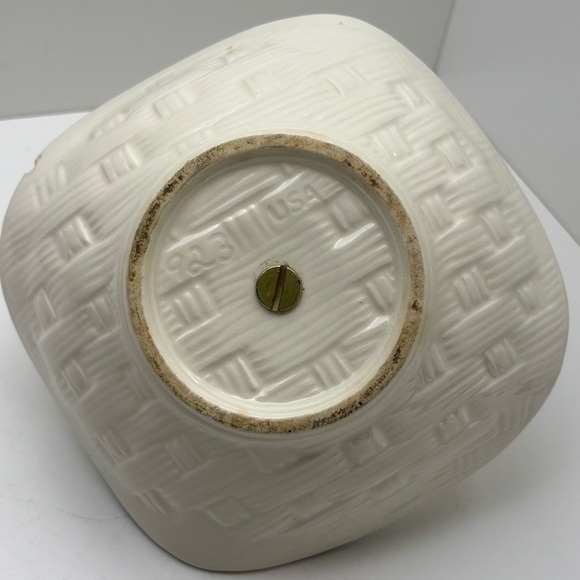 Vintage McCoy Strawberries ceramic hors d'oeuvres serving bowl, gold tone handle - Picture 7 of 9